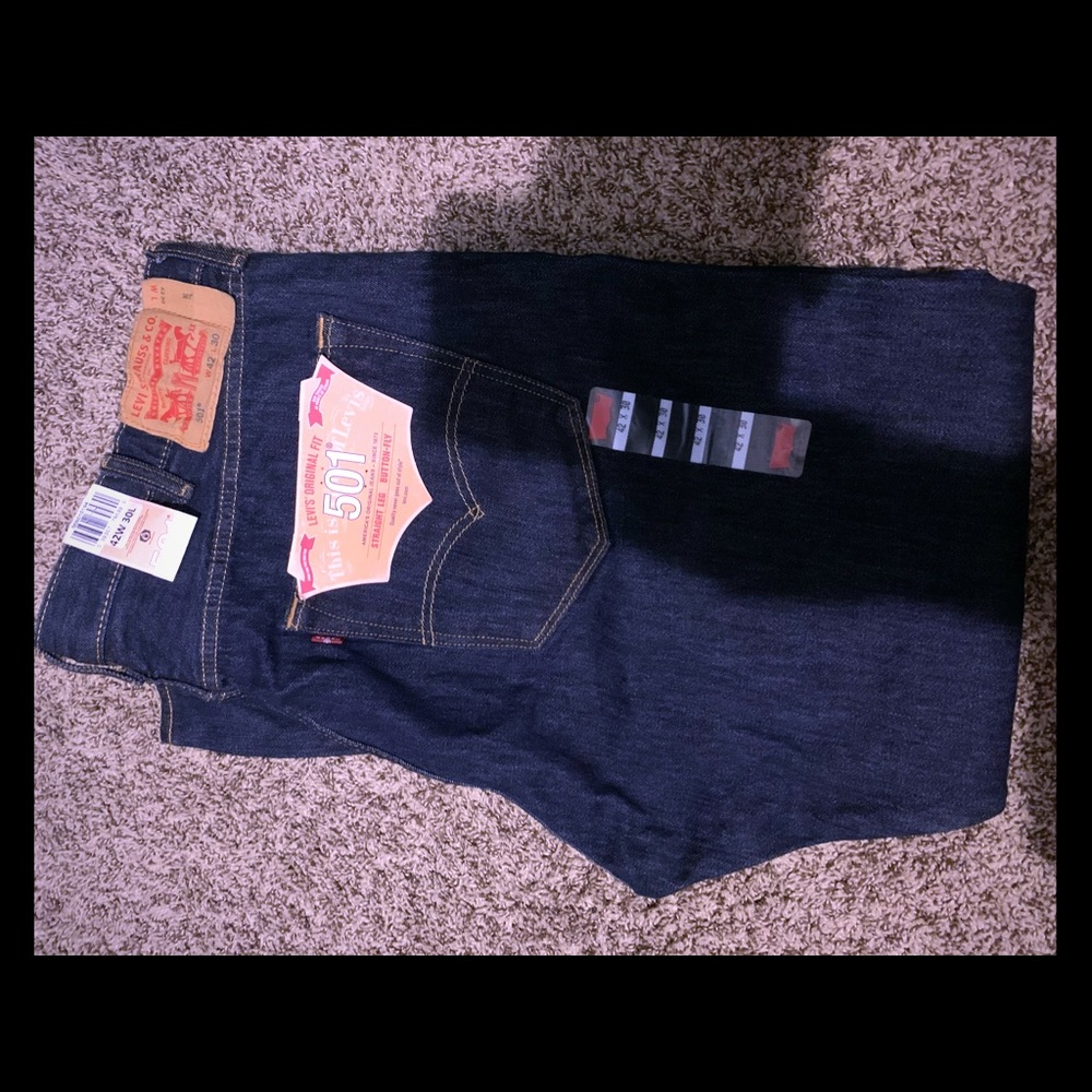Men’s Levi 501 button fly NWT 42/30